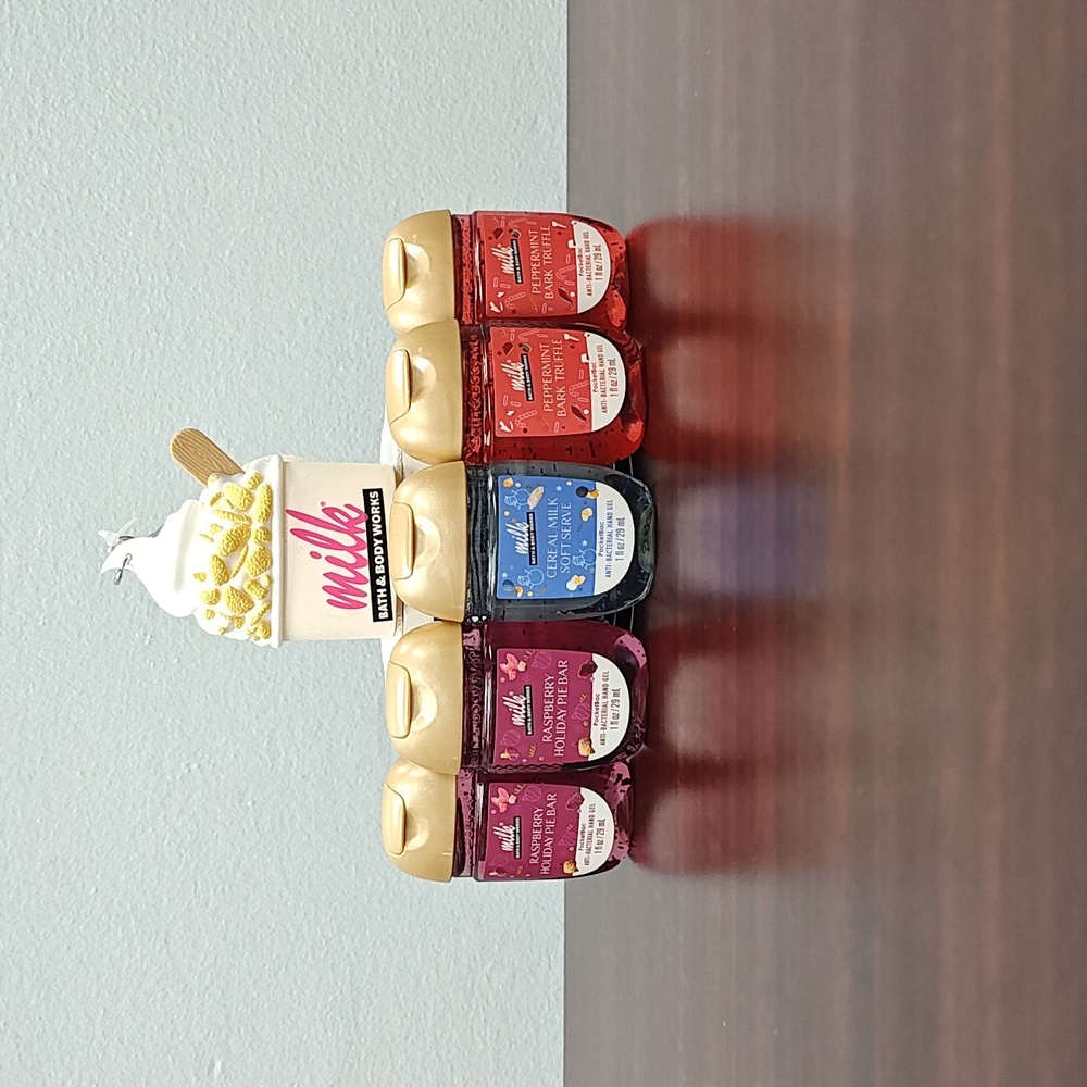 Bath & Body Works MILK BAR Pocketbac Holder + 5 Pocketbacs